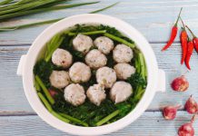 Canh cá thác lác rau tần ô