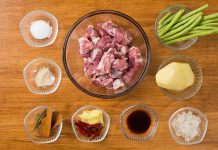 Cách làm món sườn kho khoai tây ngon đúng điệu