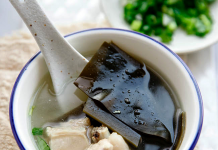 Canh sườn rong biển