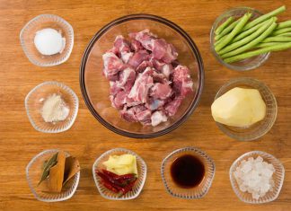 Sườn kho với khoai tây ngon ngất ngây, cơm “bay” cả nồi