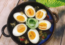 Trứng gà ngâm xì dầu