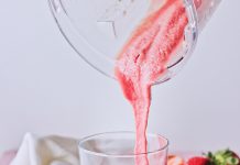 PHA CHẾ NGAY MỘT LÝ SMOOTHIE DÂU TÂY THẬT NGON LÀNH TẠI NHÀ CÙNG MÁY LÀM SỮA HẠT DREAMER
