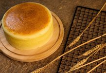 Cùng Nồi cơm điện cao tần giảm đường Dreamer DKA-IRC118 làm ngay món bánh bông lan siêu dễ tại nhà.